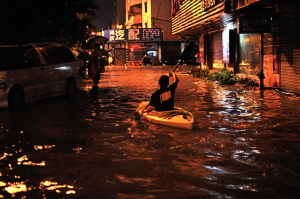 海南岛台湾岛等6省份地区发布暴雨蓝色预警，局地有大暴雨
